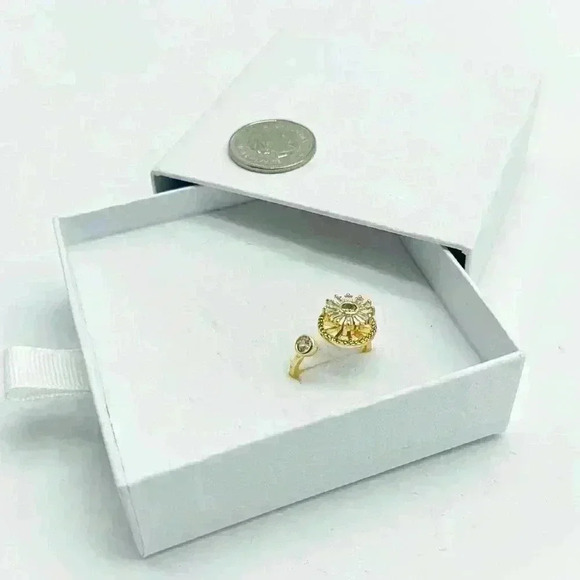 Gorgeous gold colored stone adjustable spinning  top ring - Picture 3 of 4